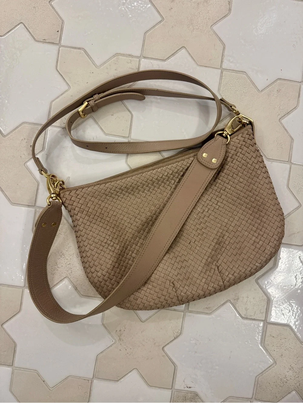 Quince Italian Leather Convertible Crescent Shoulder Bag Size Large in Taupe - Picture 2 of 12